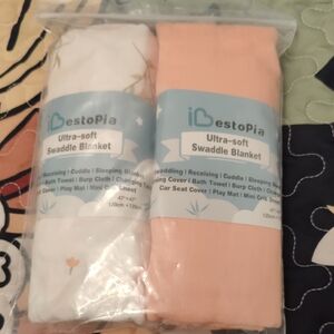 NIP AMAZON IBestopia Ultra-Soft Floral and Peach Swaddle Blanket Set